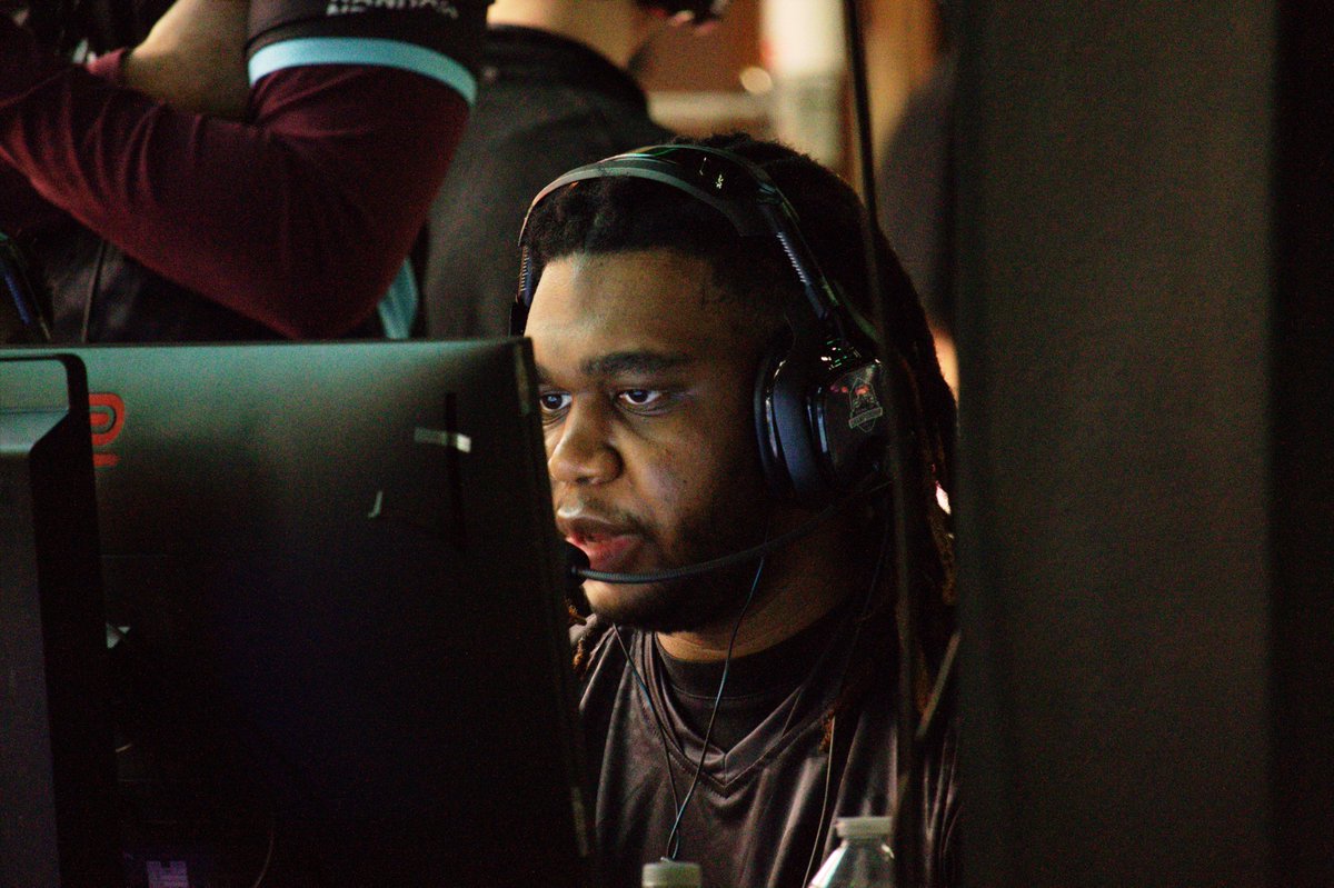 SuperMoose78's tweet photo. @HCS Didn't really get any good ones of @ProtonGamingPRO aside from these two of @kuhlect  and @Taulek_ https://t.co/K4kdePpfHK