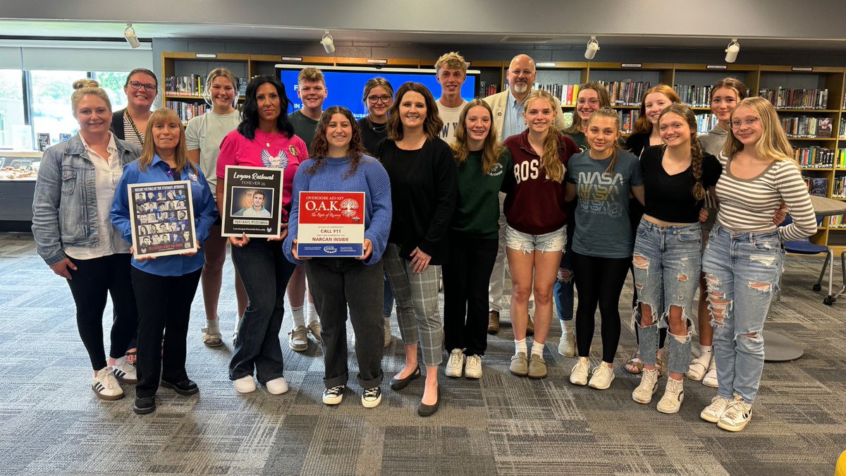 ETCSD's tweet photo. Thanks to the efforts of Junior, Savanna Kawleski , ETCSD's recently installed OAK box is now one of 285 boxes installed across Waukesha and Walworth counties. 🌳 #ETlearningignitED 
FOX 6 story: https://t.co/0oMEbJSOtG https://t.co/5HcDAVlxdH