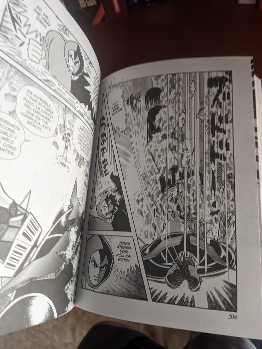 mivima86's tweet photo. @PeculiarAsia @NormaEdManga Básicamente que han dejado de utilizar los términos que se empleaban en los tomos 1 y 2, que han cortado un capítulo en 2 partes , a Diana A la llaman Afrodita y Diana con sólo 4 páginas de diferencia y que tiene algunas cagadas de traducción fuertes. Te paso imágenes https://t.co/SeADuo8dCF