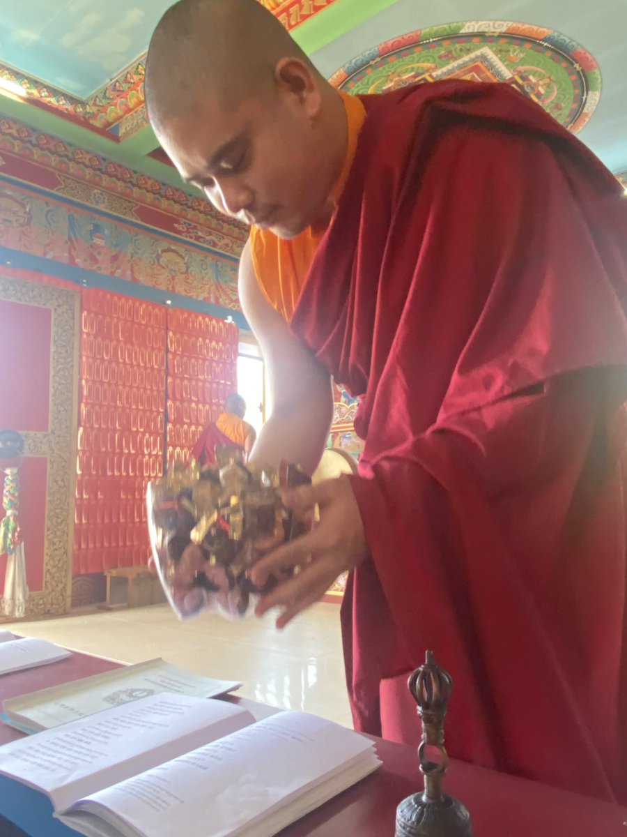 沉寂了一段時間，其實我跑到藏傳佛教當喇嘛了
😌😌😌