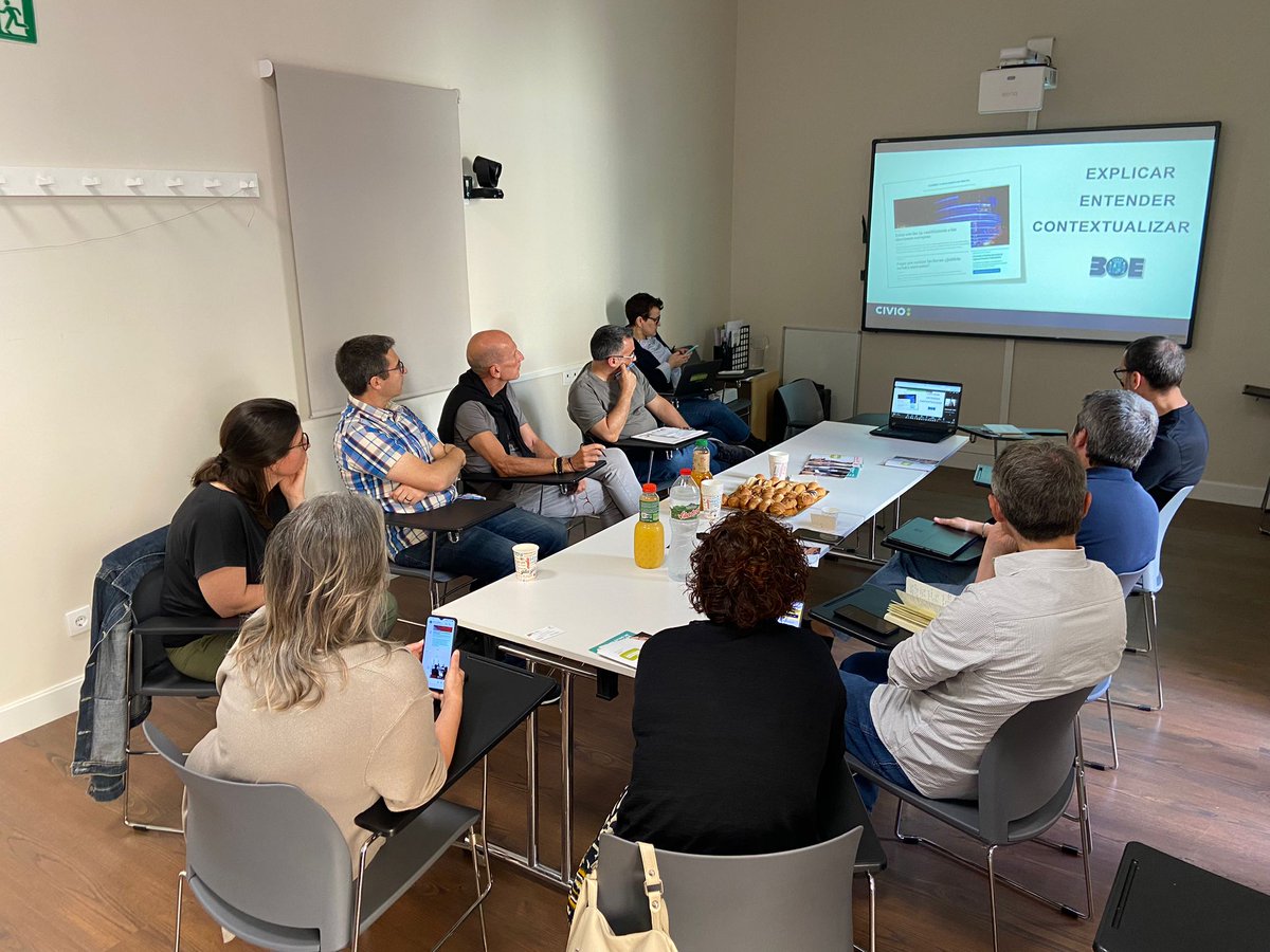 m4_social's tweet photo. Reunim el grup de treball de m4Social de la @Taula3sector per seguir parlant de la relació entre intel·ligència artificial i drets socials, dades obertes sobre acció social i les properes activitats previstes. Gràcies @Esperanca_linia i @SalutMentalCat per acollir-nos! https://t.co/zHp8SYUu2L