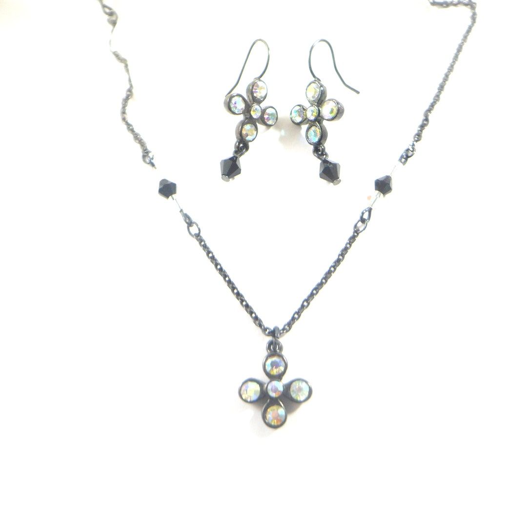 valroseshowers's tweet photo. Vintage Pendant Swarovski Crystal Amethyst Earrings Jewelry Set https://t.co/LER2od5kgh #wiseshopper #vintagejewelry #etsyshop #crystaljewelryset #crossearrings #crosspendant #etsyshop https://t.co/8l3XGWZri9