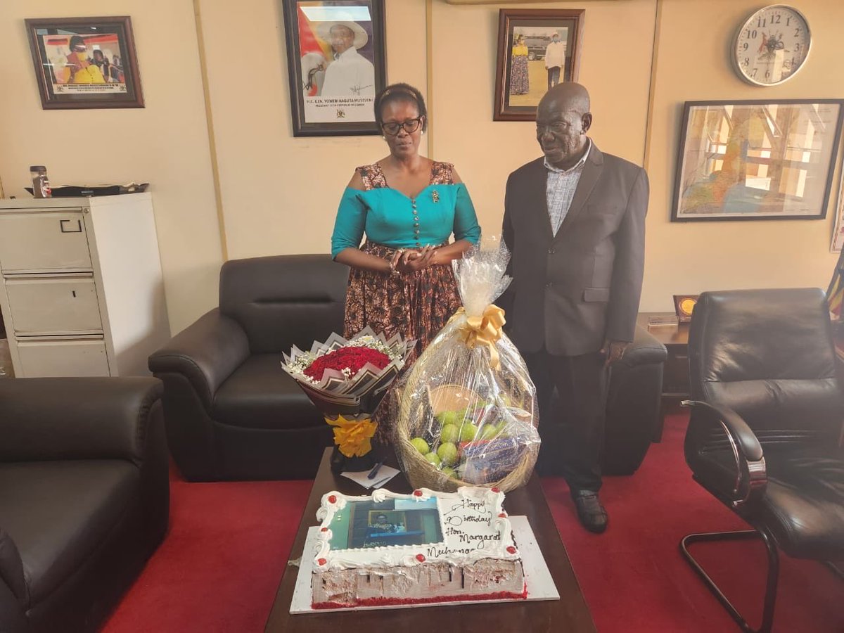 MargaretMuhanga's tweet photo. I was humbled this afternoon by a surprise visit by HE @ESsekandi in honor of my birthday. You are a good soul that cherishes friendship. The gifts you brought me are so precious. May you be blessed always 🙏🙏🙏 https://t.co/qiQl5FZI1B