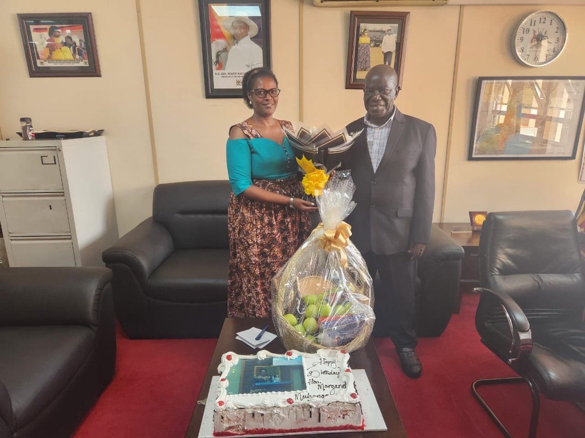 MargaretMuhanga's tweet photo. I was humbled this afternoon by a surprise visit by HE @ESsekandi in honor of my birthday. You are a good soul that cherishes friendship. The gifts you brought me are so precious. May you be blessed always 🙏🙏🙏 https://t.co/qiQl5FZI1B