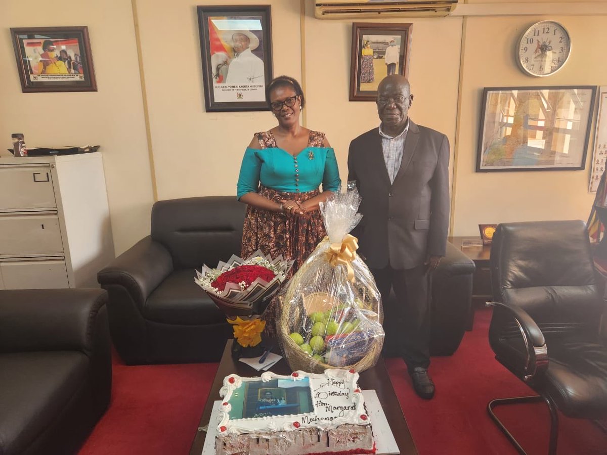 MargaretMuhanga's tweet photo. I was humbled this afternoon by a surprise visit by HE @ESsekandi in honor of my birthday. You are a good soul that cherishes friendship. The gifts you brought me are so precious. May you be blessed always 🙏🙏🙏 https://t.co/qiQl5FZI1B