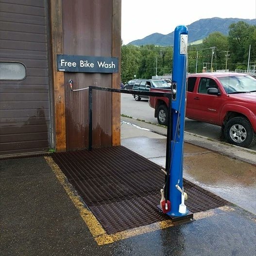 KellyCooleyCPS's tweet image. A reminder this #playcleangoweek to give your bike a good scrub with a @playcleango brush, or better, a full wash BEFORE &amp;amp; AFTER you hit the trail to keep #invasivespecies spread.
Kudos to Fernie, BC who have bike wash stations to protect #wildspaces - your community should too!