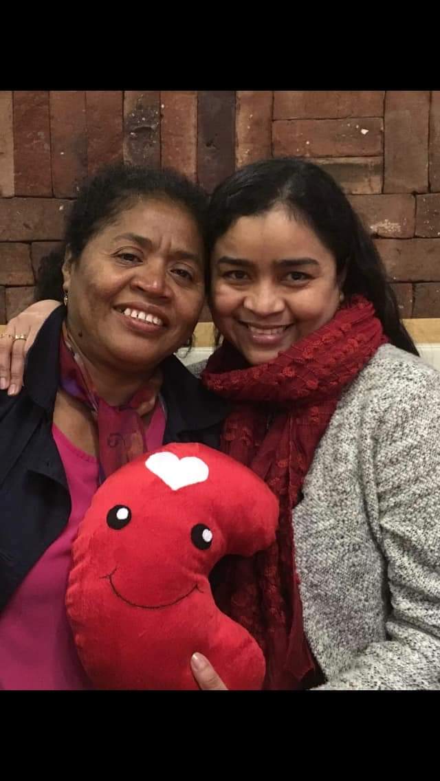 GenaTV's tweet photo. @HospitalUVRocio @coordtxSevHuelv @saludand @SaludConsumoSe @HumanizAndal @A_Trasplantes @ONT_esp Feliz día a todos los donantes 💝. Gracias por ese acto tan valiente y altruista de #regalarvida. Gracias eternas a mi donante, mi tía, quién me regaló un riñon 🙏, #elmejordelosregalos. https://t.co/NzDNjECVFg