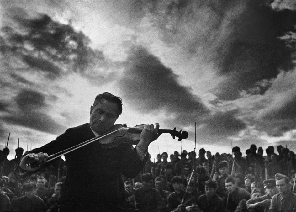Professor of the Moscow Conservatory P. Ilchenko plays for the soldiers of the Southern Front, USSR, 1942