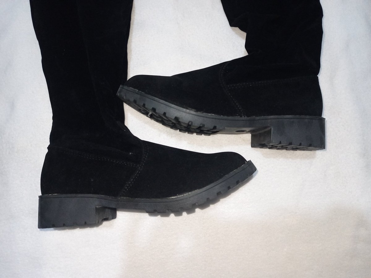 MeloKapesi's tweet photo. Winter Sale.
Boots readily available size 3 , 4 &amp; 5. $10 only
0719231901. Delivery in Hre CBD https://t.co/ZgOjoKv0bO