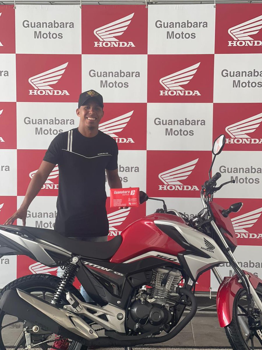 PaulocesarSenn6's tweet photo. Mesmo que a vida te dê porrada nunca desista dos seus sonhos !
Tem mais Deus pra dar do que o coisa ruim pra tirar 💪🏾
A tão sonhada moto zero km ❤️
Deus no controle de tudo, amém 🙌🏾🙏🏾 https://t.co/uhpXl81ggq