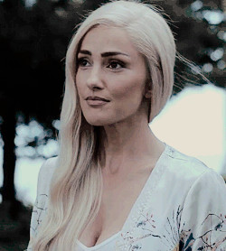 FALLINGD0VE's tweet photo. There was no 𝐚𝐧𝐠𝐞𝐫 in her eyes now but a 𝐜𝐚𝐥𝐦 , 𝐡𝐞𝐫𝐨𝐢𝐜 𝐠𝐫𝐢𝐞𝐟 . 🕊 https://t.co/eBphht1hEz