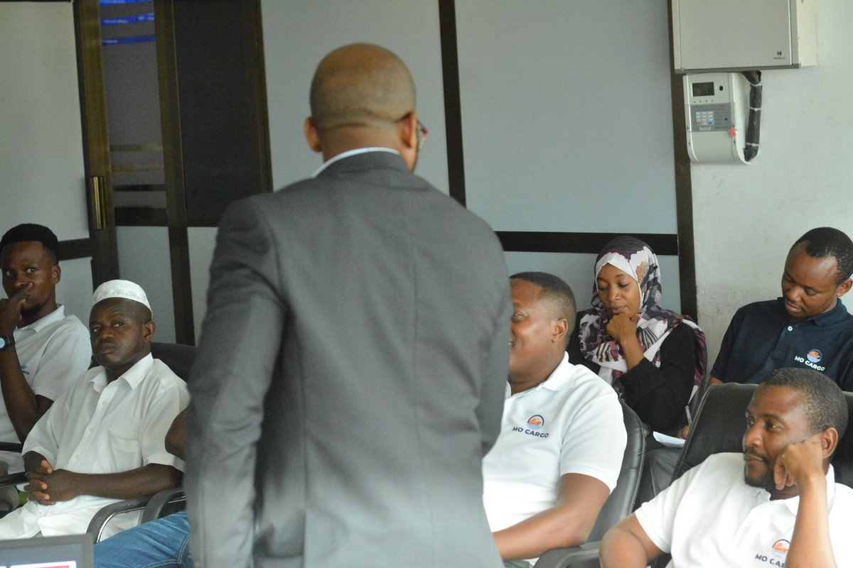 Kuna UKWELI waliopo vyuo vikuu wakipambana Ili hatimaye wapate ajira au hata waweze kujiajiri. Kuna mambo kadhaa wasipozinduka yatakuja kuwatesa mno na wakapoteza DIRA ya hata walichosomea. Ni ukumbusho tu.