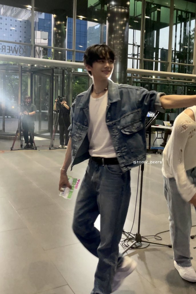 amazingyuvin's tweet photo. model proportions 🤩 https://t.co/mOVEAUsjs4