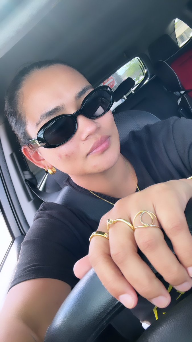 jheasyl15's tweet photo. who else is addicted to lespecs sunnies? affordable and lakas maka classy gyud ilang sunnies ❤️ I have 4 pairs lol https://t.co/1ab9E8kKee