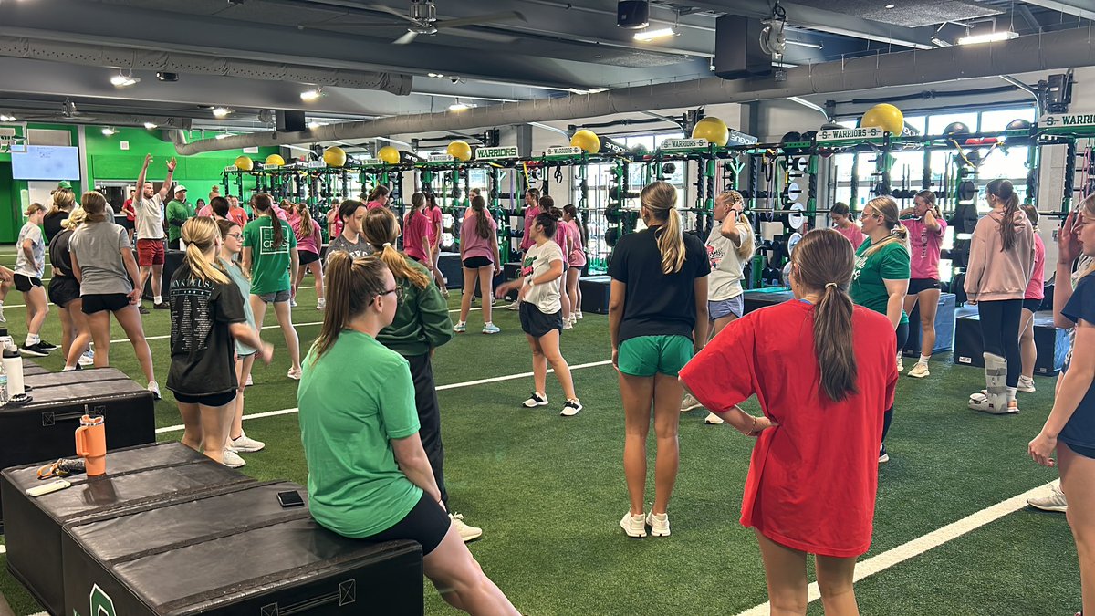 WActivities's tweet photo. The entire cheer staff getting after it today with the athletes! @MissGiammalva https://t.co/G9EqQMxaSS