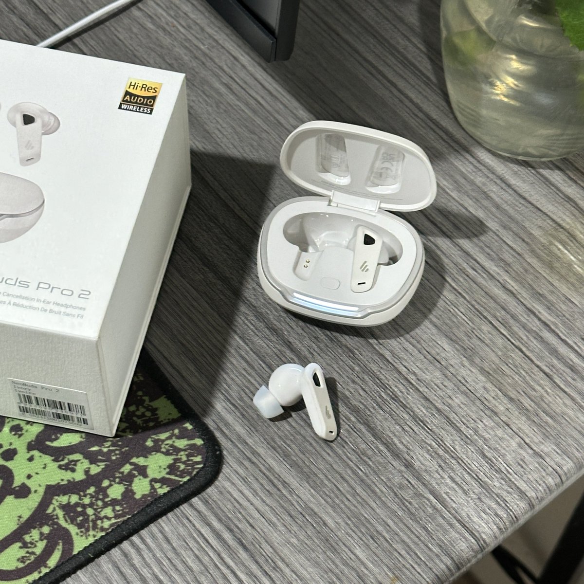 _ikissedsun's tweet photo. เอาดีๆ หูฟังของ Edifier รุ่น Neobuds Pro 2 เสียงเพราะเกินไปป่ะ เบสแน่น มีแอปให้ปรับโหมดเล่นด้วย ปรับเสียงร้อง โหมดเสียงเกม ตัดเสียงรบกวนอีก เยอะมาก แล้วตัวหูฟังจะเป็นแบบ in-ear ใส่ไปไม่เจ็บหูเลย ยกให้เป็นหูฟังลูกรักเลยตอนนี้ ฟังเพลงเล่นเกมสะใจ 🙌🏼#neobudspro2 https://t.co/JDLd0vx21d
