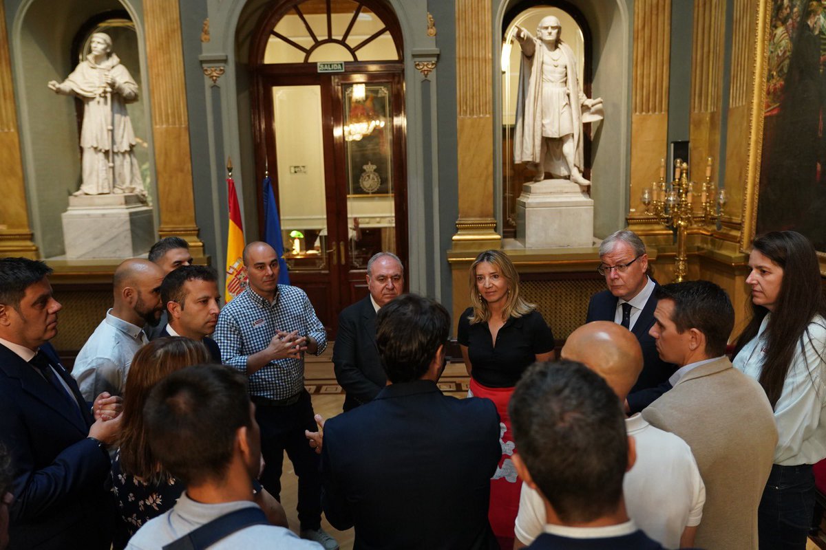 Aprobamos en el <a href="/Senadoesp/">Senado de España</a> una nueva #LeyFeijóo para que <a href="/policia/">Policía Nacional</a>, <a href="/guardiacivil/">Guardia Civil</a> y <a href="/aduanassva/">ADUANAS-VIGILANCIA ADUANERA🇪🇸</a> puedan jubilarse anticipadamente por ser profesión de riesgo.

Hay que cuidar a los que nos cuidan.

Muchas gracias a <a href="/jusapol/">jusapol</a> <a href="/jucilnacional/">Jucil Nacional</a> <a href="/AUGC_Comunica/">AUGC Guardia Civil 🇪🇸</a> <a href="/Sup_Policia/">SUP</a> <a href="/cep_cepolicia/">CEP</a>.