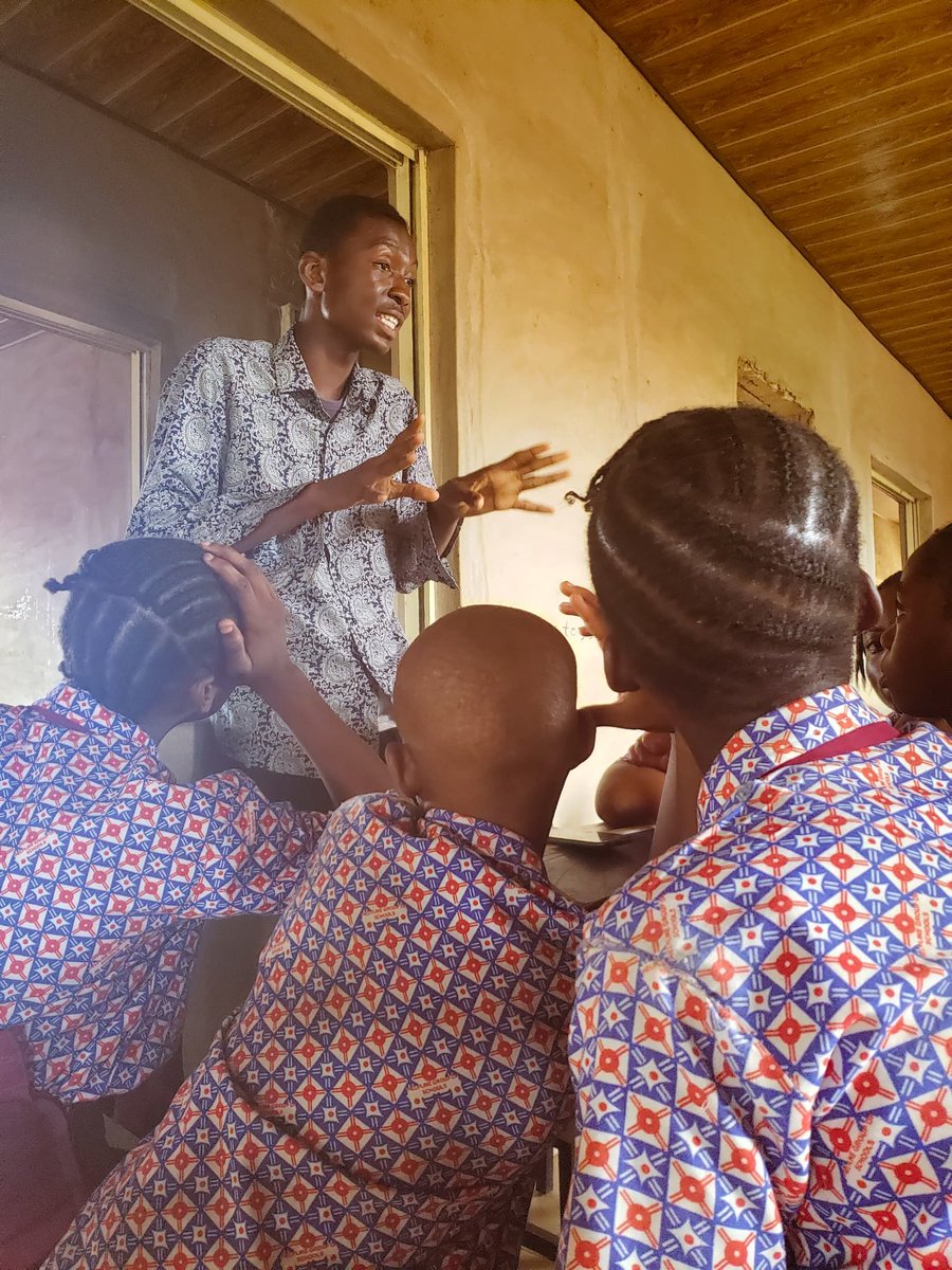Tekisite_'s tweet photo. Training kids and equipping the next generation of leaders with tech skills.โจ
Bridging the gap and giving kids in rural areas of Ibadan access to digital skills.๐
#tekisite #TekisiteinIbadan #DrivingImpact #DigitalLiteracy #DigitalSkills #TekiTorch https://t.co/nfpyAr49RH
