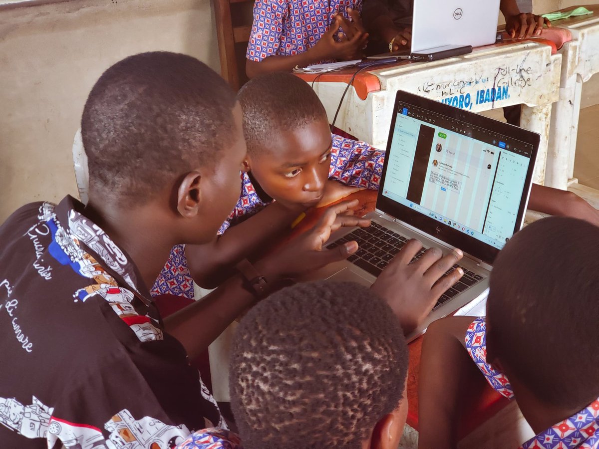 Tekisite_'s tweet photo. Training kids and equipping the next generation of leaders with tech skills.โจ
Bridging the gap and giving kids in rural areas of Ibadan access to digital skills.๐
#tekisite #TekisiteinIbadan #DrivingImpact #DigitalLiteracy #DigitalSkills #TekiTorch https://t.co/nfpyAr49RH