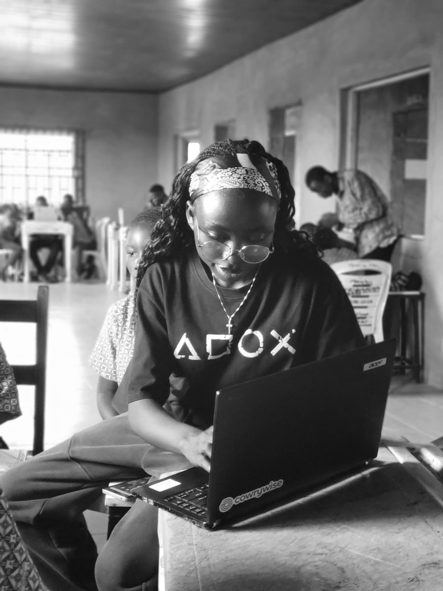 Tekisite_'s tweet photo. Training kids and equipping the next generation of leaders with tech skills.โจ
Bridging the gap and giving kids in rural areas of Ibadan access to digital skills.๐
#tekisite #TekisiteinIbadan #DrivingImpact #DigitalLiteracy #DigitalSkills #TekiTorch https://t.co/nfpyAr49RH