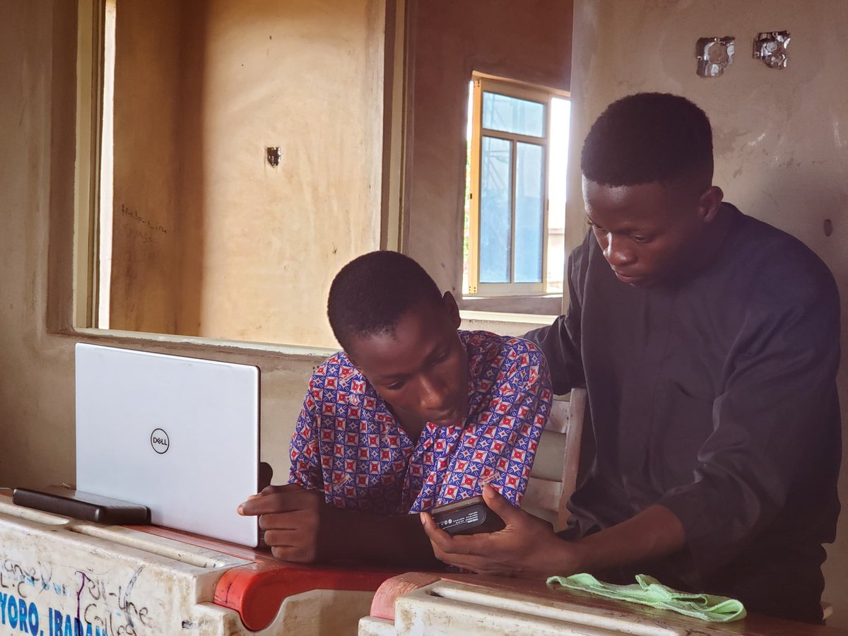 Tekisite_'s tweet photo. Training kids and equipping the next generation of leaders with tech skills.โจ
Bridging the gap and giving kids in rural areas of Ibadan access to digital skills.๐
#tekisite #TekisiteinIbadan #DrivingImpact #DigitalLiteracy #DigitalSkills #TekiTorch https://t.co/nfpyAr49RH