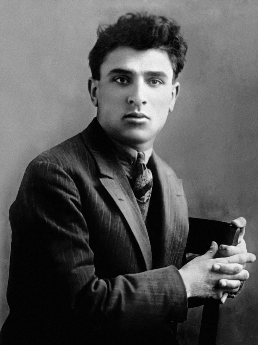 Today marks the birthday of Mikayil Mushfig, an Azerbaijani poet whose magnificent works of art continue to inspire. His poetic voice is a treasured part of Azerbaijan's cultural history, reminding us of the timeless power of literature.