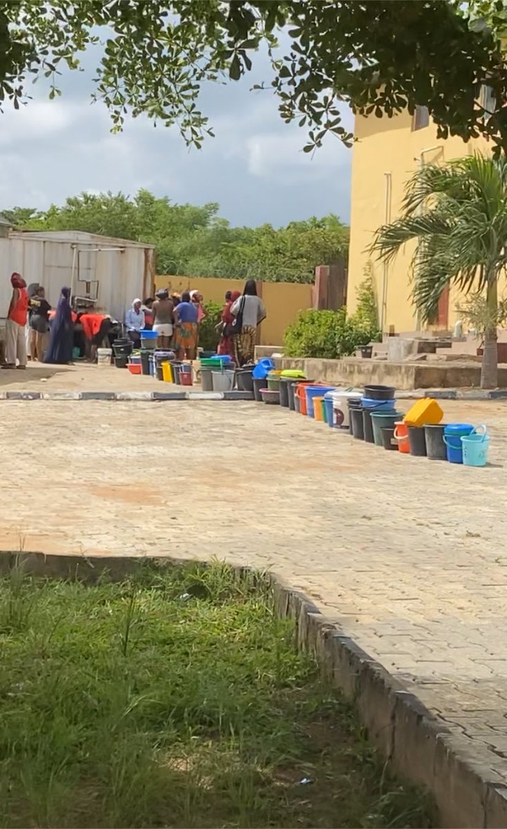 AzeezLateefat21's tweet photo. Day 6 of campus power outage and water struggle. https://t.co/FocoTHVus2