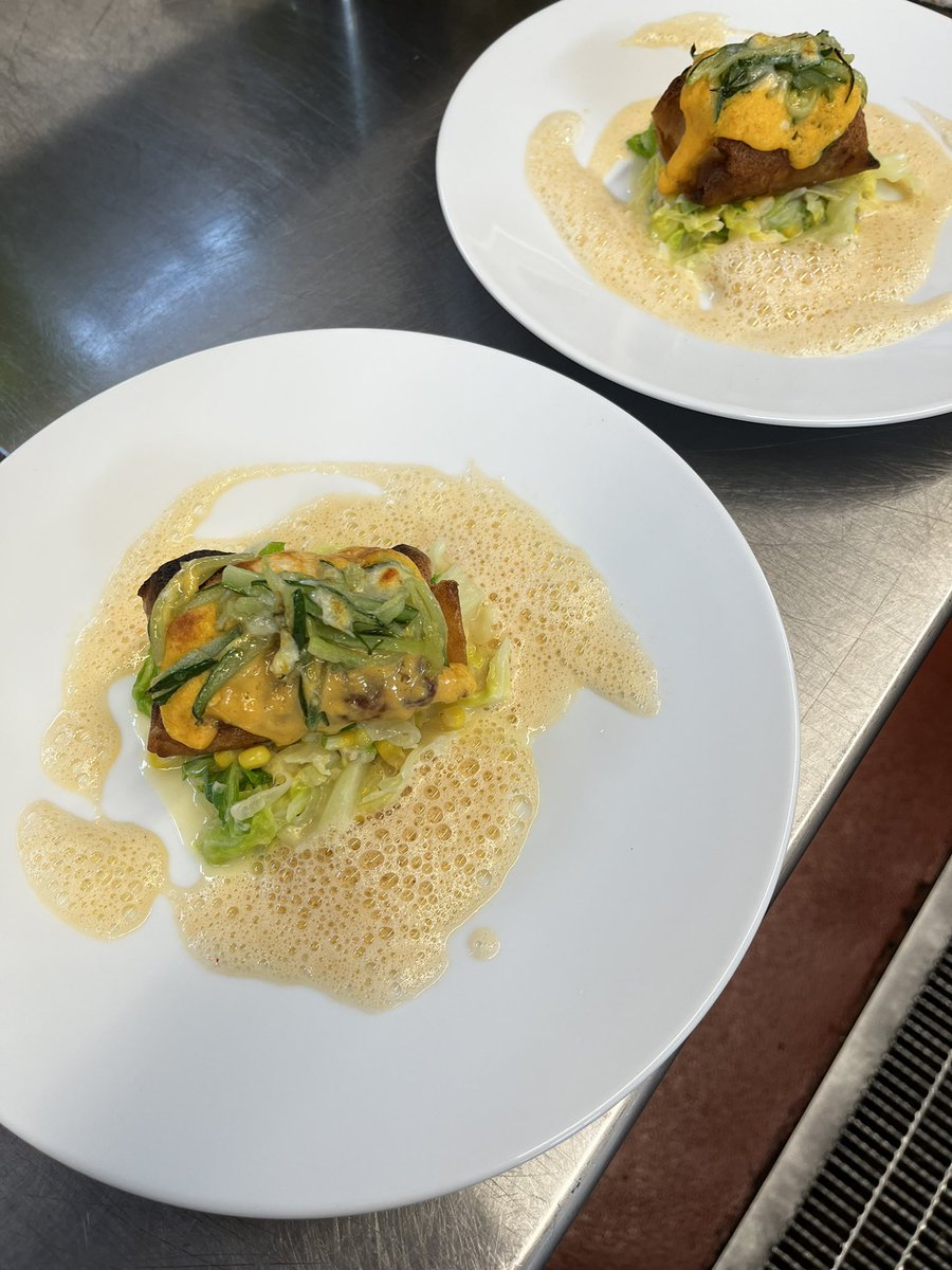 パートブリックで包んだお魚料理🐟
ぜひ、皆様に食べていただきたいい
当日新鮮なお魚とエビのムースを
包んでいるのですっ🤭
そこにエビの泡🦐.。o○　○o。.
たまりませんんんんん⇽

#羽生市
#フランス料理
#ベルマン