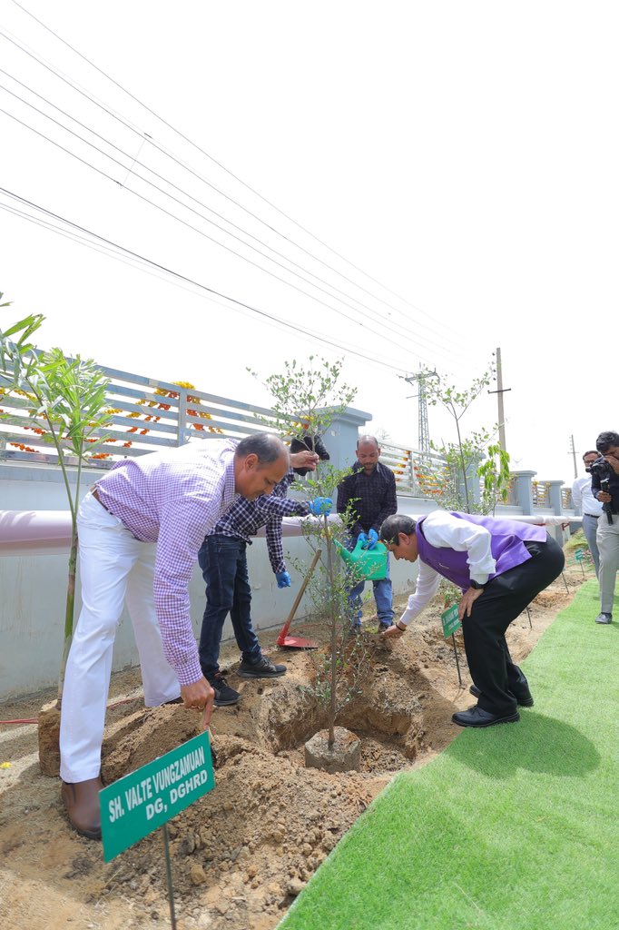 On World Environment Day,
Sanjay Kumar Agarwal, Chairman,CBIC ,along with Sh Shashank Priya , Member GST planted a sapling in campus of newly inaugurated GST Bhawan at Rohtak. 

#Plant4Mother 

#एक_पेड़_माँ_के_नाम