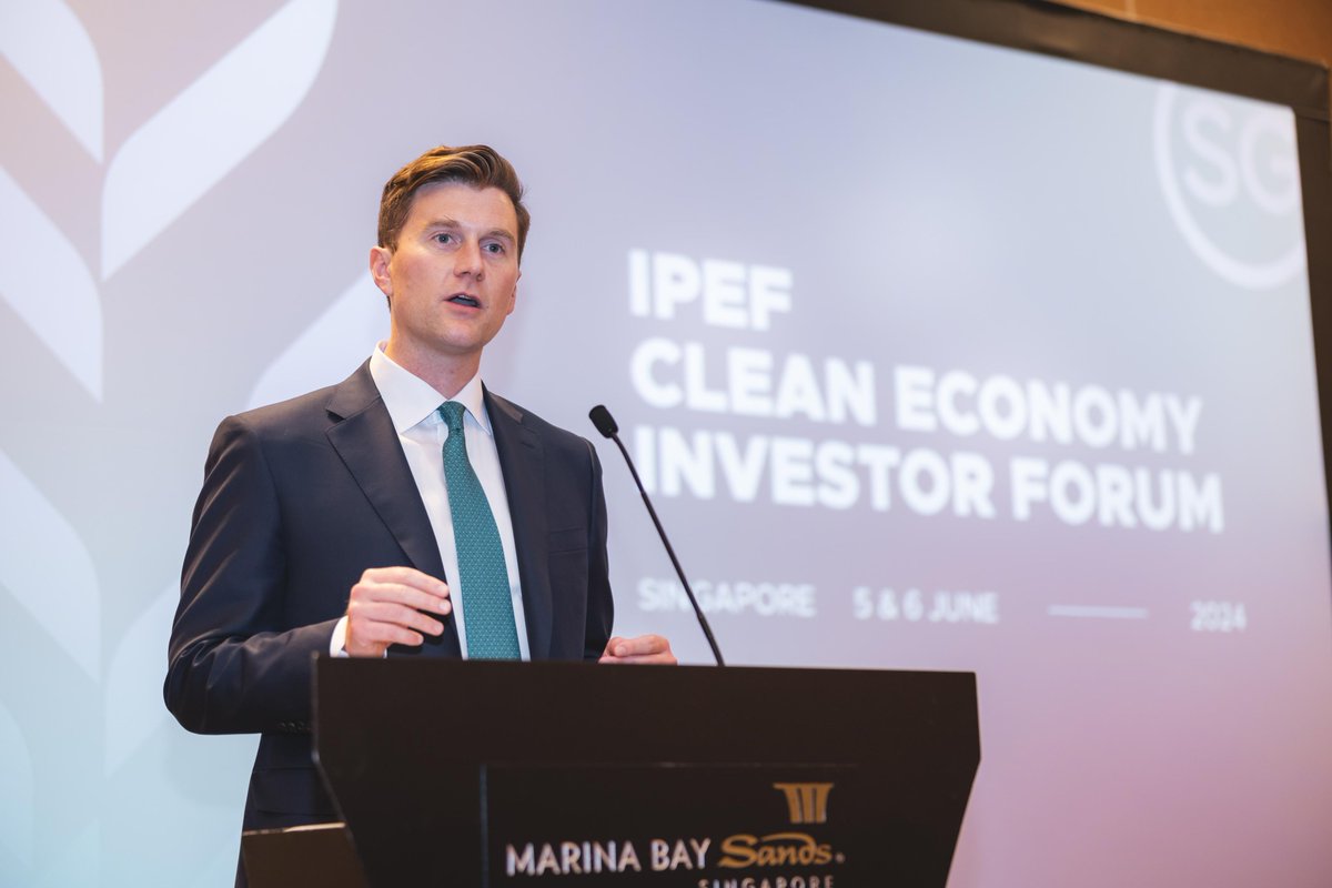 ip3_org's tweet photo. Today kicked off the IPEF Clean Economy Investor Forum hosted by @MTI_Sg! @DavidHTalbot and #IP3 steering committee members are joining policymakers, investors, and developers to drive investment in climate tech and infrastructure. #IPEF #CleanEconomyInvestorForum https://t.co/GBoldK2jYy