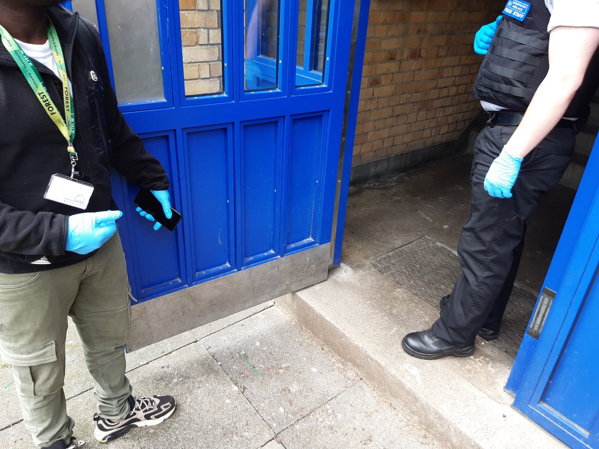 MpsWoodSt's tweet photo. A productive day today, Hoe St and William Morris SNT joined council officers on OP CUBO, as part of our working partnership.
We have had multiple stop and searches, ASB warning given out and a stolen vehicle secured.
@wfcouncil
#OPCUBO https://t.co/T2zTP451Ww