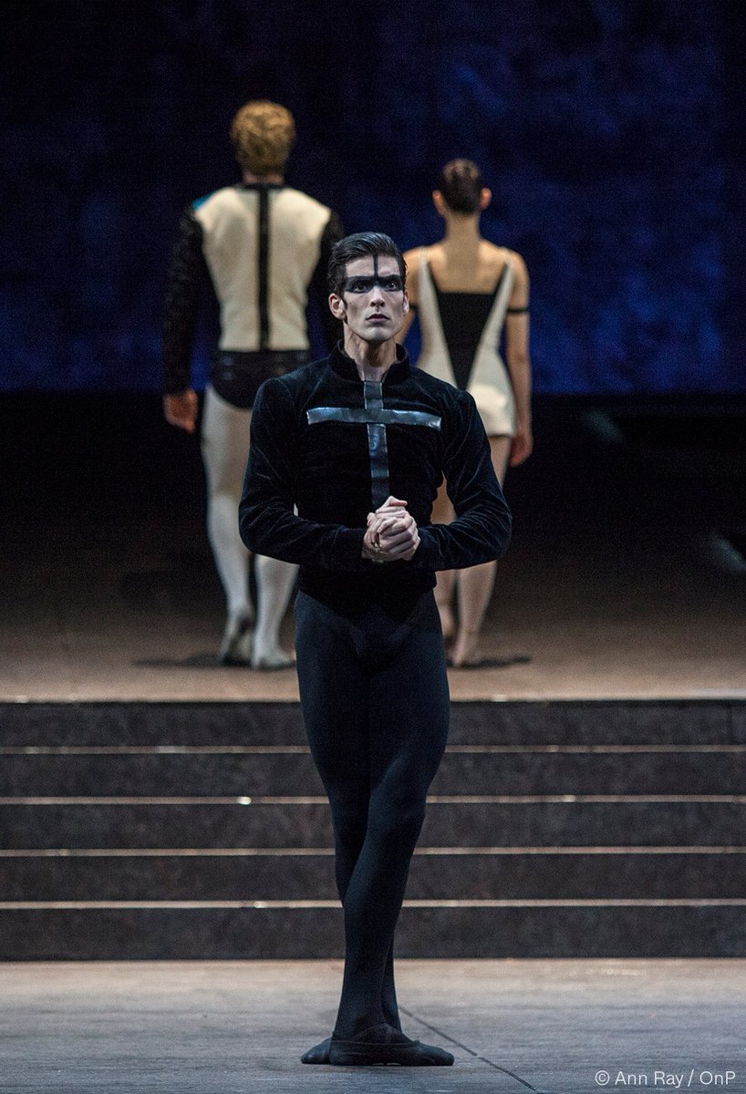 BalletOParis's tweet photo. #AdieuxPremierDanseur
À l’occasion de ses adieux à la scène, l’Opéra national de Paris tient à remercier et à saluer la carrière du Premier danseur Audric Bezard.

Retour en images sur certains de ses rôles emblématiques.✨
https://t.co/iVQ4SkNRvN https://t.co/5HpkLj1bGE