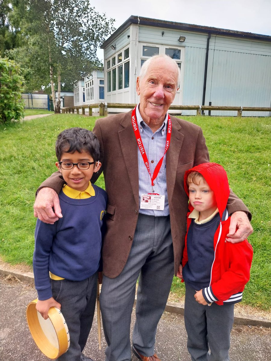 HIResourceBG's tweet photo. 🤩Today we met an incredible gentleman.🤩 Mr Ray Matthews. 
He ran 75 marathons, In 75 days, Aged 75 &amp; Raised £75,000 for Newman school.
What a pleasure it was to meet you and hear all about your amazing achievements 🎉☺️ https://t.co/3R39IeV3Ai