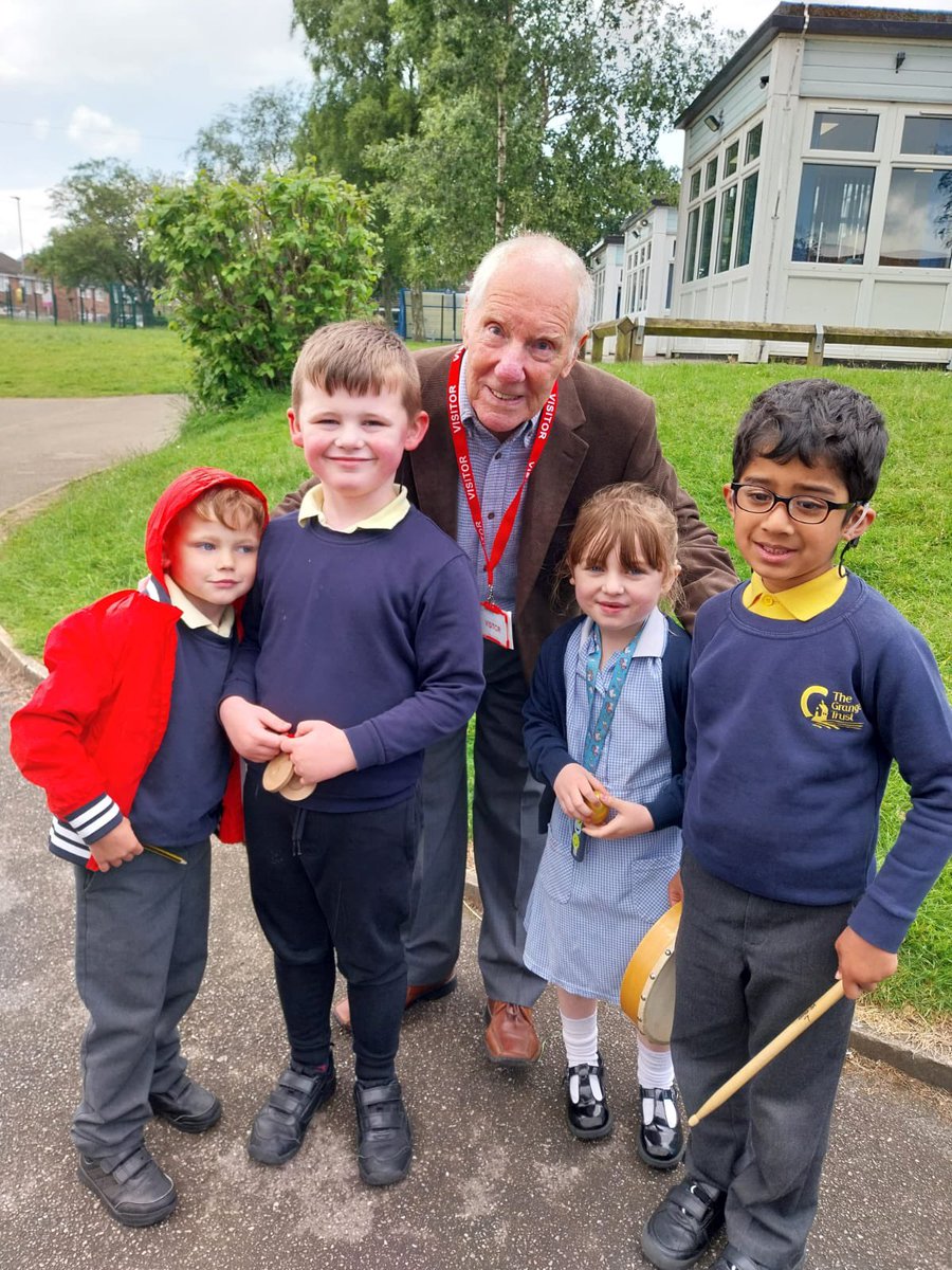 HIResourceBG's tweet photo. 🤩Today we met an incredible gentleman.🤩 Mr Ray Matthews. 
He ran 75 marathons, In 75 days, Aged 75 &amp; Raised £75,000 for Newman school.
What a pleasure it was to meet you and hear all about your amazing achievements 🎉☺️ https://t.co/3R39IeV3Ai