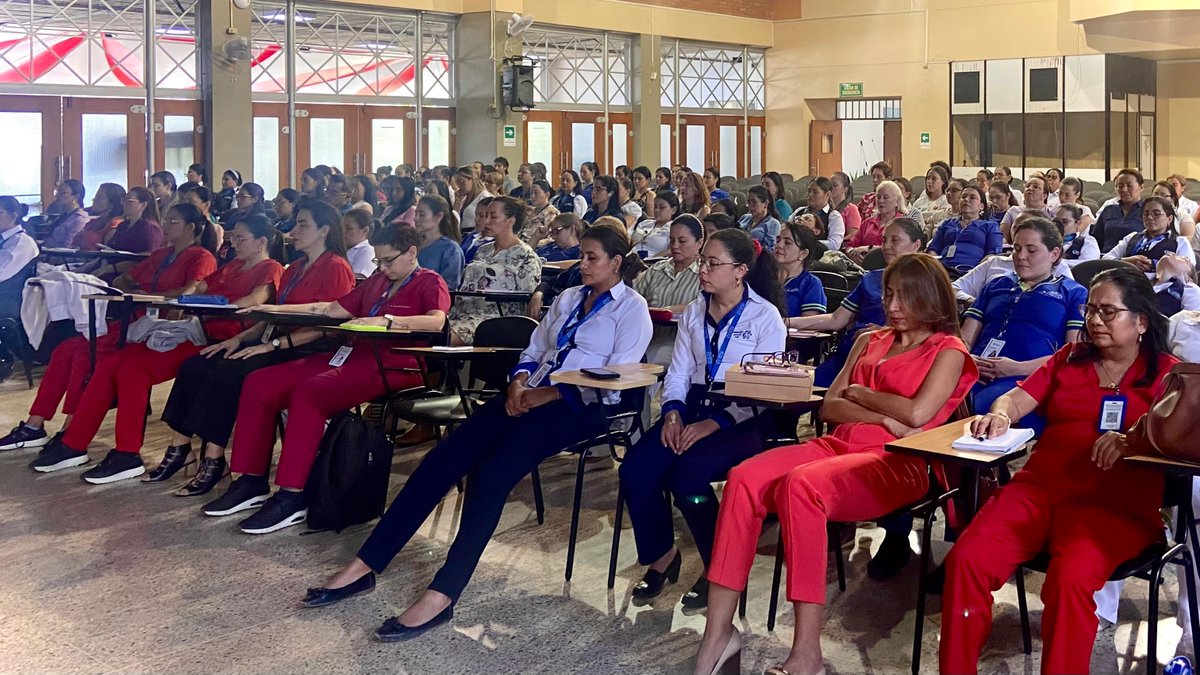 clinicafoscal's tweet photo. En un espacio de educación y motivación, los trabajadores FOSCAL💙 recibieron una conferencia sobre crianza respetuosa, iniciativa que busca proteger la dignidad de los niños desde su nacimiento.
En la Clínica FOSCAL somos esperanza de vida.💙
#Salud #PrevenciónEnSalud #FOSCAL https://t.co/Hnrd2St3ea