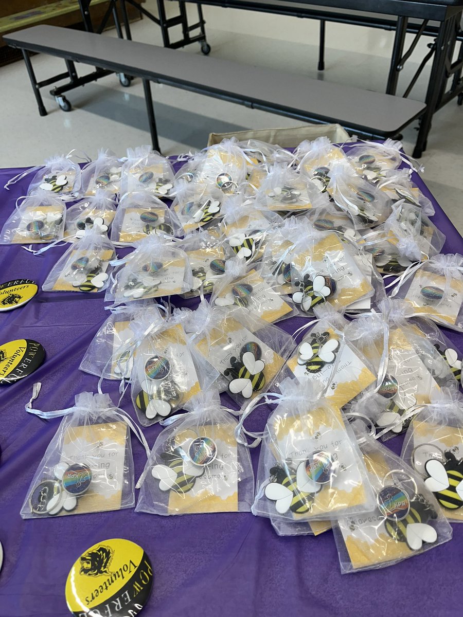 PoWprincipal's tweet photo. Thank you amazing POW volunteers!!! https://t.co/OpxxO2iZ33