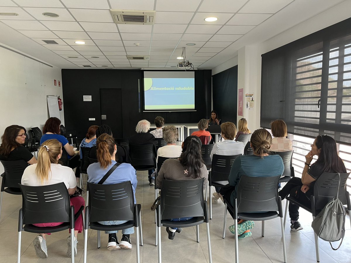 Sumant a l #escoladecures de <a href="/ajtcardona/">Ajuntament de Cardona</a> i #CAPCardona amb diversos temes: teràpia ocupacional, alimentació, cura de la pell, els maltractaments, evitar els accidents a casa,… <a href="/icscatcentral/">ICS Catalunya Central</a> <a href="/icscat/">ICS. Generalitat</a>