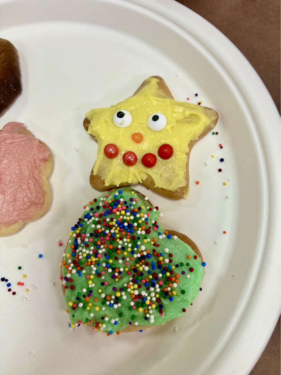 ISDakar's tweet photo. Since 2015, our arts &amp; crafts club students have been creating washi tape containers and cards, origami and geogami, acrylic and watercolor paintings, painted bottles, ornaments, jewelry, clay figures and more. Have a great and creative summer! #ISDakar #Crafts #SecondarySchool https://t.co/zQDec1L9hE