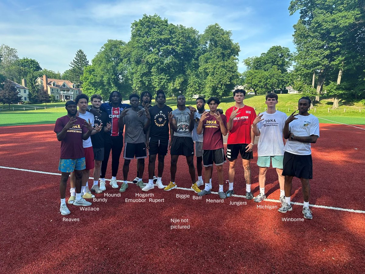 IonaGuyF's tweet photo. Your 2024-25 Iona Gaels, minus Adam Njie, whose high school (Hayes) is still in session. https://t.co/7snREwqeMW