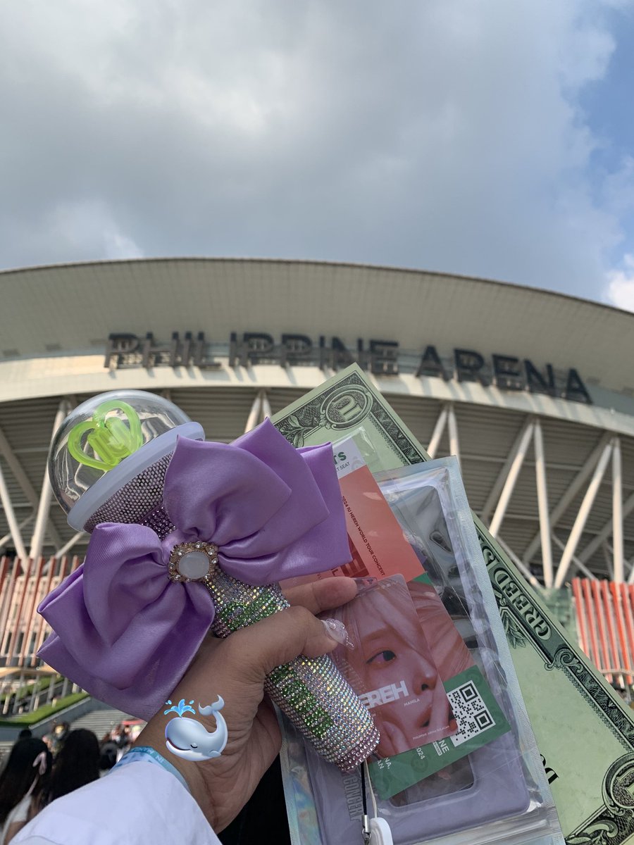 FISHEEE0's tweet photo. This is trully the best birthday gift and a dream come true. Grabe I still can't believe na finally nakita ko na si IU and be part of this moment with my fellow maenas like, just damn I am really thankful to be able to experience this. 😭🌼

Thank you so much! @NicoGee101 https://t.co/KpcCfg7oum