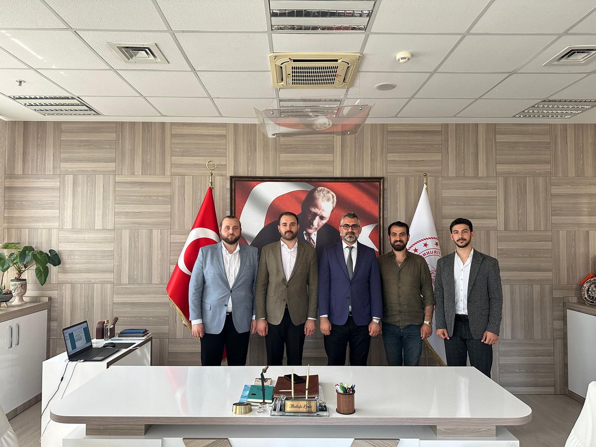 yeninesilder's tweet photo. Yeni Nesil Farkındalık Derneği (YENDER) Yönetim Kurulu olarak Kartal İlçe Milli Eğitim Müdürü Sn.Mustafa Kıraç’ı ziyaret ettik. Misafirperverliğinden dolayı kendilerine teşekkür ederiz. https://t.co/tBcrujmhqb