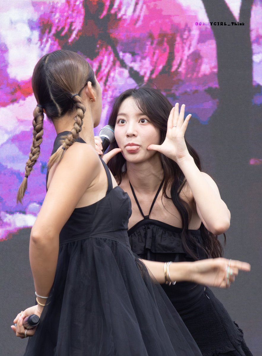 OHMYGIRL_Think's tweet photo. 240605 세종 전통시장 청년상인 축제
#오마이걸 #미미 #유빈 

역시 놀리는데에 진심이신 https://t.co/CEN2Jf9FWo