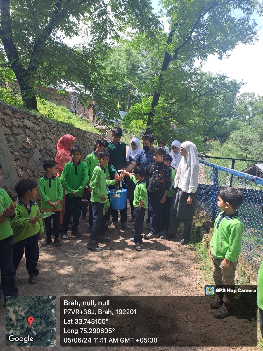 jkrddpr's tweet image. Students, #PRIs &amp;amp; the public from villages across #JK, with the Deptt. of #RuralDevelopment &amp;amp; #PR, led tree planting, clean-ups &amp;amp; #waterconservation campaigns at #AmritSarovar sites. Joined to support Mission #AmritSarovar on World #EnvironmentDay. Keep the green spirit alive!