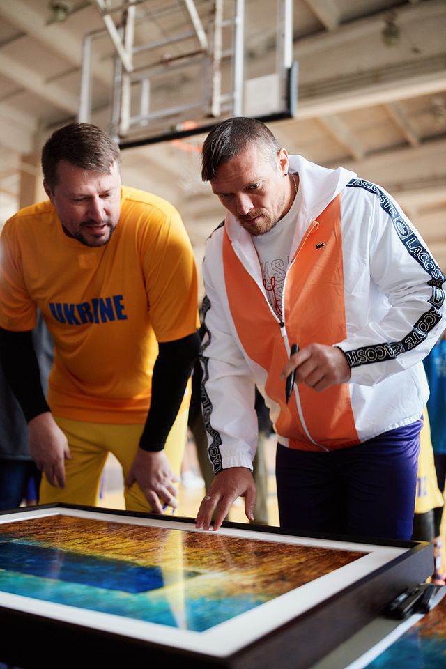 BraveUFund's tweet photo. ⚡🔥⚡BRAVE U Beds RAFFLE ⚡🔥⚡Updated
🚨⚡🚨BRAKING🚨⚡🚨
DONATE to ⚡🔥⚡BRAVE U Beds RAFFLE⚡🔥⚡and win the «Hallowed Ground» print autographed by @usykaa Oleksandr Usyk - Undisputed Heavyweight Champion: WBC, WBA, IBF, WBO, IBO and Undisputed Cruiserweight Champion!!!
⚡🔥💥We are pleased to inform you that @BRAVEUFund together with our AMAZING Partners @johnsweeneyroar John Sweeney, @o_murie Murie O`Fella, and the GREAT ARTIST https://t.co/i74XyGsX2f Marty Ricks are announcing a «BRAVE U Beds RAFFLE» - the FIRST Stage of our HUGE project «BRAVE U Beds 4 Ukraine»!
🚨🚨🚨The foldable beds-stretchers are an important need for Ukrainian hospitals, stabilization points, bomb shelters and Ukrainian military units!
@BRAVEUFund received the request from the Kherson regional authority for 1,000 of this foldable beds! + Also we've got the request for 100 of of this beds from the AZOV Regiment for the Ukrainian soldiers!
@BRAVEUFund is raising the funds to produce this beds in Ukraine 🇺🇦. Please help!
💸Donate from $10 and win the «Hallowed Ground» print autographed by @usykaa Oleksandr Usyk and other prizes!
💥Every $200 adds 5 additional tickets 🎫 = 20+5 tickets;
🎯GOAL: $10,000
🇺🇦DONATE:
PayPal: liz@braveu.fund
BuyMeACoffee: https://t.co/vEZwL1j9jT
Monobank Jar: https://t.co/HwugCegEf4
Bank cards: Pls Use the BuyMeACoffee: https://t.co/vEZwL1j9jT - we have some issues with our Processing service for the bank cards
🎁🔥💥WHAT ARE THE CONDITIONS?
🏆PRIZES:
🇺🇦1. GRAND PRIZE - The Print of «Hallowed Ground» by Marty Ricks, autographed by @usykaa Oleksandr Usyk - Undisputed Heavyweight Champion: WBC, WBA, IBF, WBO, IBO and Undisputed Cruiserweight Champion!!!
🇺🇦2.SECOND PLACE PRIZE - the gorgeous handmade leather «HIMARS Bag» from our Partner @o_murie Murie O`Fella.
🇺🇦3. 6 BOOKS "Killer In The Kremlin" by @johnsweeneyroar John Sweeney, autographed by author for the winners.
The SECOND STAGE of the raffle started on 28th May and ends at 18:00 Kyiv time on 20th June 2024.
💥Every $10 is one raffle ticket🎟 ;
💥Every $200 adds 5 additional tickets 🎫 = 20+5 tickets;
🚨IMPORTANT: Send a screenshot of your donation in a private message to @BRAVEUFund.
We have 6 books with personal autographs and wishes to a winner from @johnsweeneyroar John Sweeney for our donors to raffle.
The first 3 books was raffled in the FIRST STAGE OF THE RAFFLE https://t.co/wf201zGUSN
The second 3 books will be raffled in the SECOND STAGE OF THE RAFFLE:
👉 1-st book will be raffled between donors who donated up to $99,99;
👉 2-nd book will be raffled off between donors who donated from $100,00;
👉 3-rd book will get the donor who will make the biggest donation in the SECOND STAGE;
⏰️🕑 TIMEFRAMES:
SECOND STAGE - From 18:01 Kyiv time 28th May - till 18:00 Kyiv time 20 June - we will raffle off the second of 3 John’s books;
Good luck in the RRRRRRAAAFFLEEEE!
♥️🫶✊🇺🇦
Dear Friends!
Please help us spread the word!
Quote, RT, boost & donate if you can!
#BRAVEUFundWorks
#NAFOworks
#StandWithUkraine