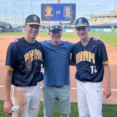 SeanMConnollyCT's tweet photo. #NewProfilePic https://t.co/7VN2xQx6uw