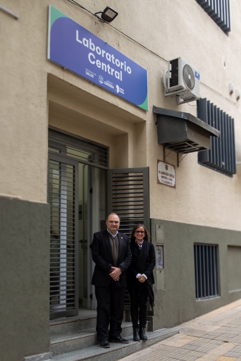 BarbasGabriela's tweet photo. Nos visitó el secretario de Ciencia y Tecnología de la Provincia, @GRAYATONETTI, con quien conversamos sobre los pasos a seguir para fortalecer el programa de control de calidad externo para VIH, sífilis y Chagas del Laboratorio Central, que es referente en el país. https://t.co/STQmQw4BF7