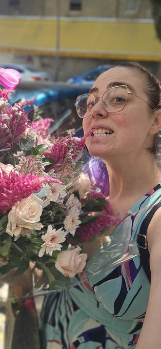 Will you give me flowers? https://t.co/HNDpHGdawt