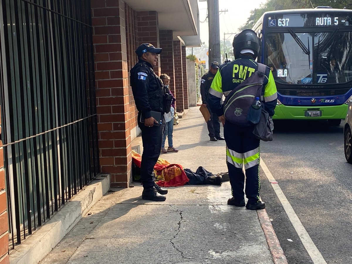 Una persona de la tercera edad fue localizada sin vida en la diagonal 14 y 21 calle A de la zona 5 capitalina. 

Bomberos Municipales indicaron que no presentaba señales de violencia, por lo que las autoridades ya realizan las diligencias correspondientes en el lugar para