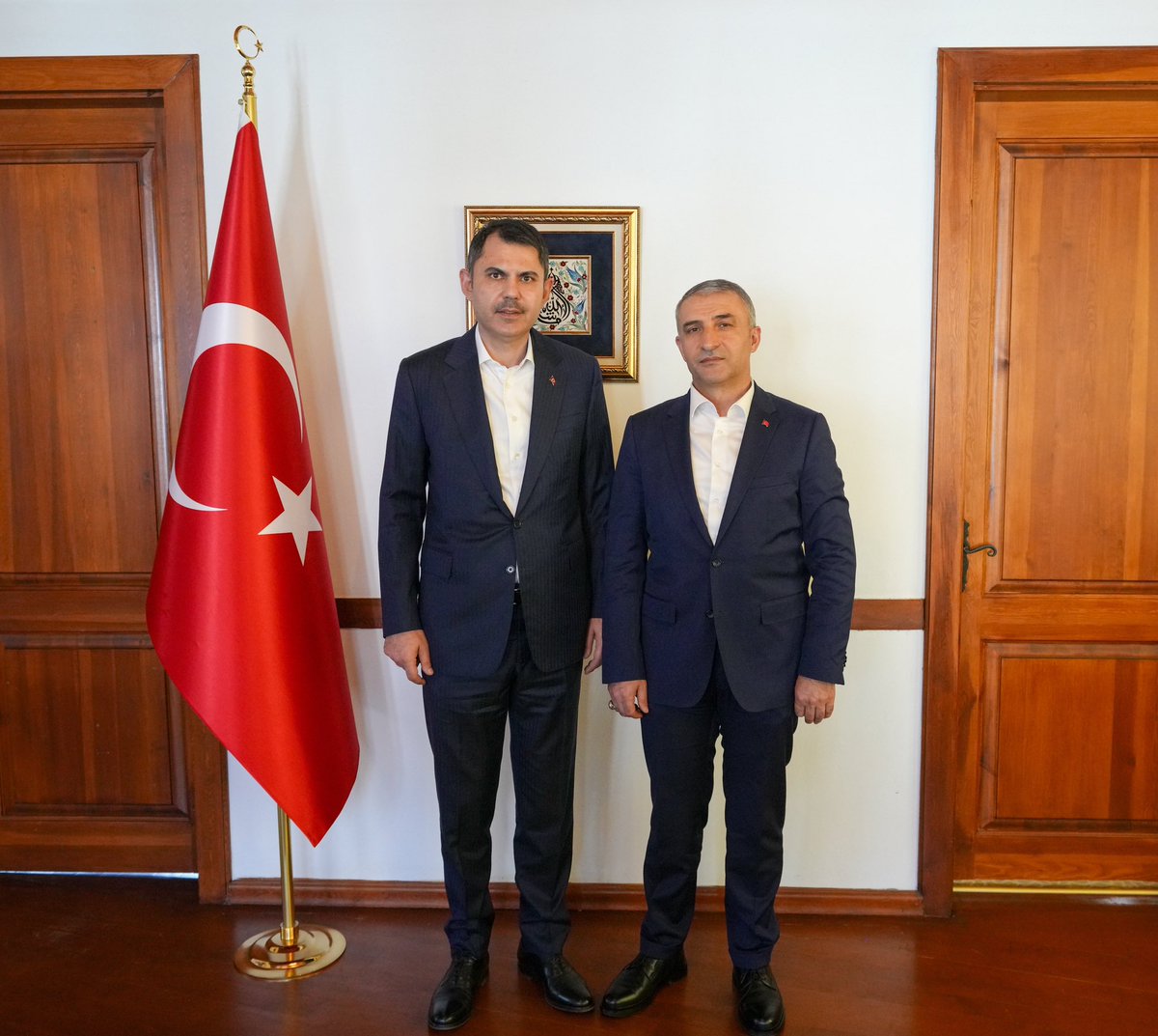 TelliogluTahir's tweet photo. Çevre, Şehircilik ve İklim Değişikliği eski Bakanı ,TBMM Çevre Komisyonu Başkanı sayın Murat Kurum’u  ziyaret ederek sektörümüzün  sorunlarını, vatandaşımızın konuta kolay erişimini ve kentsel dönüşümün önündeki engelleri konuştuk. Kendinisine nazik kabulleri ve yapıcı yaklaşımından dolayı teşekkür ederim.
@murat_kurum
