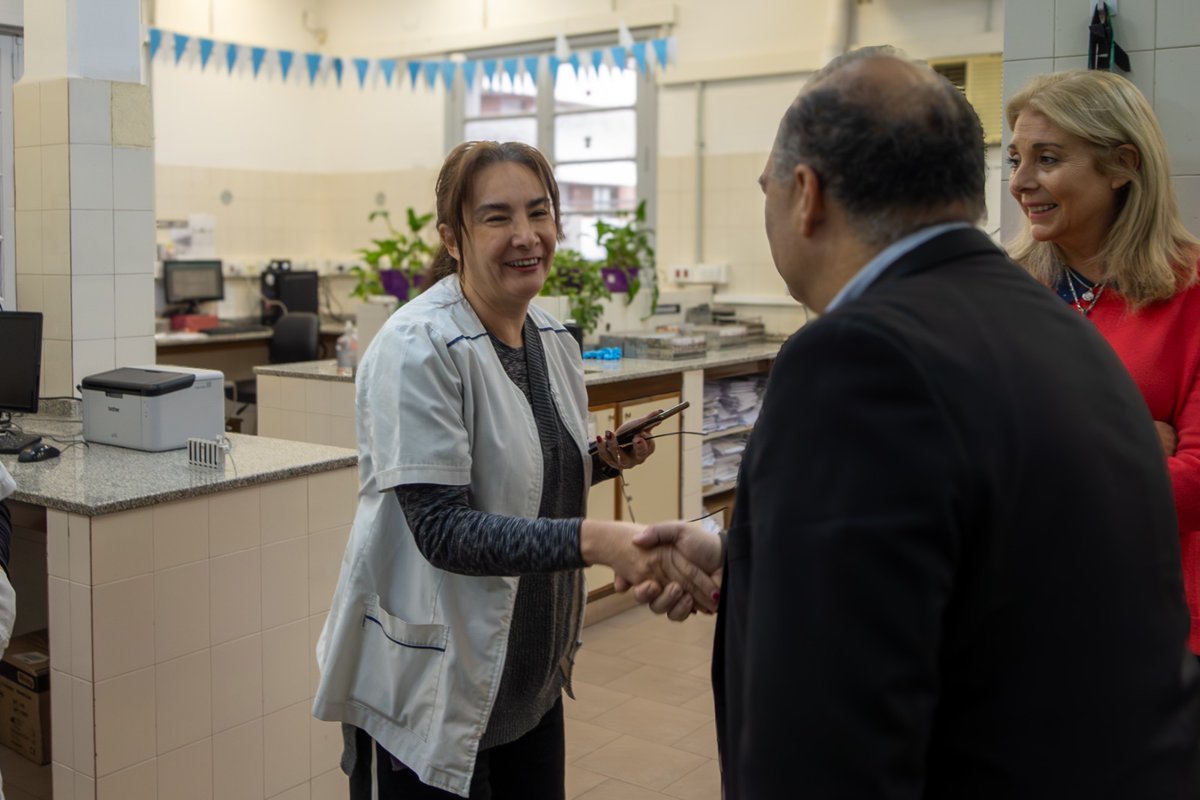 BarbasGabriela's tweet photo. Además, evaluamos las posibilidades de cooperación para potenciar líneas de trabajo como inteligencia artificial o abordaje de enfermedades huérfanas. También recorrimos el Laboratorio y dialogamos con los profesionales acerca de la tarea de cada una de las áreas. https://t.co/KZlApn5SWG